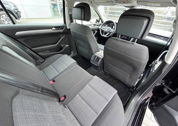 Volkswagen Passat cena 92900 przebieg: 129436, rok produkcji 2020 z Józefów małe 781